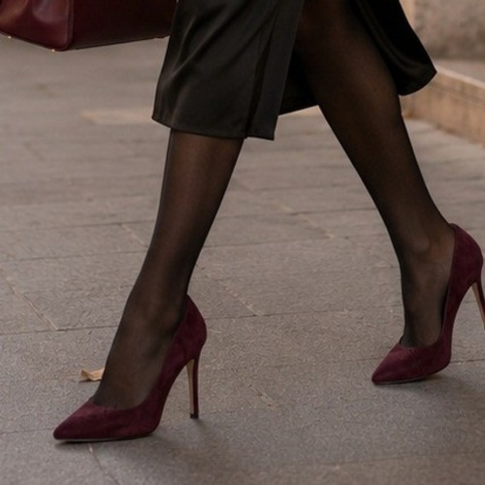 Nine West Burgundy Suede Stiletto Pumps Women's Size 8.5 Classic Heels Parisian